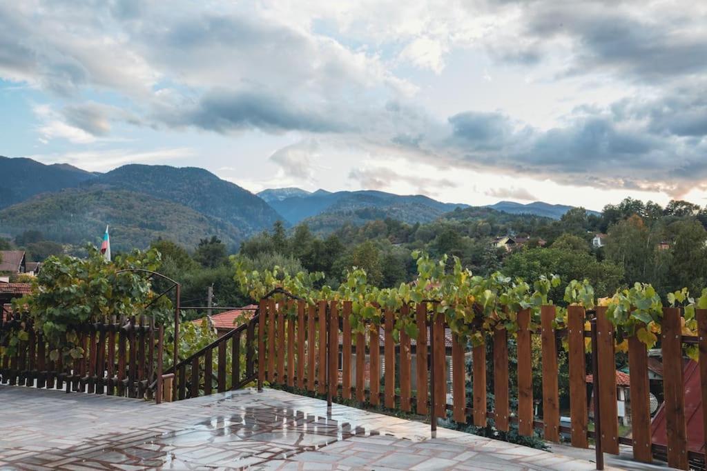 Duvaro Guesthouse Raduil Buitenkant foto